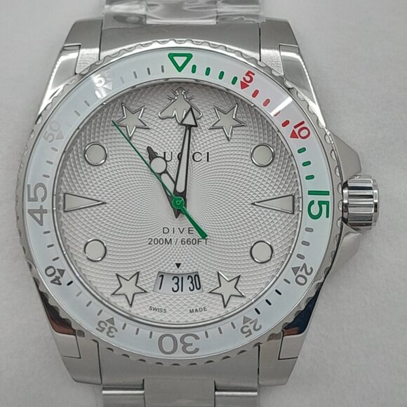 Gucci Dive Quartz Silver Dial Men's Watch YA136336. - Picture 1 of 10